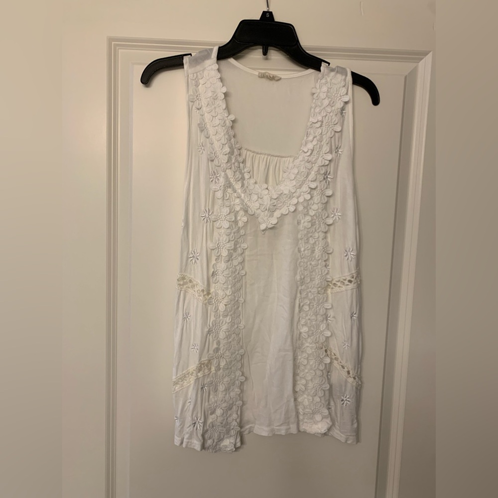 POL White Ruffled Sleeveless Tank Top NWOT 🌴